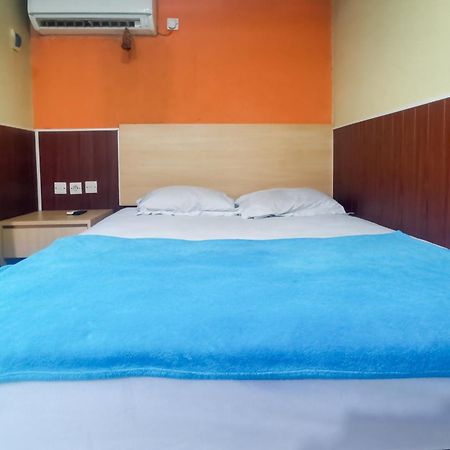 Hotel Container Inn Mitra Reddoorz Gadok Eksteriør bilde